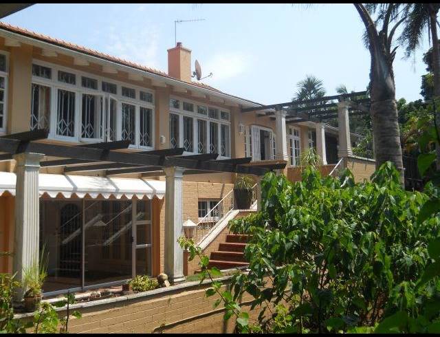 6 BEDROOM FREESTANDING FOR SALE IN COWIES HILL